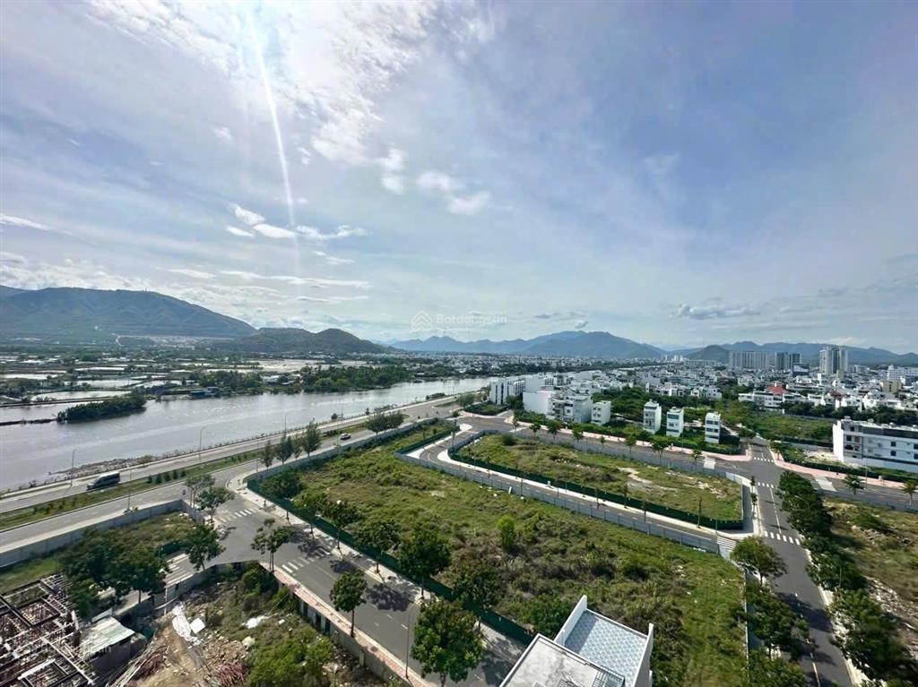 Tôi chính chủ cần tiền nên bán căn góc thương mại ssh07 view công viên và view sông