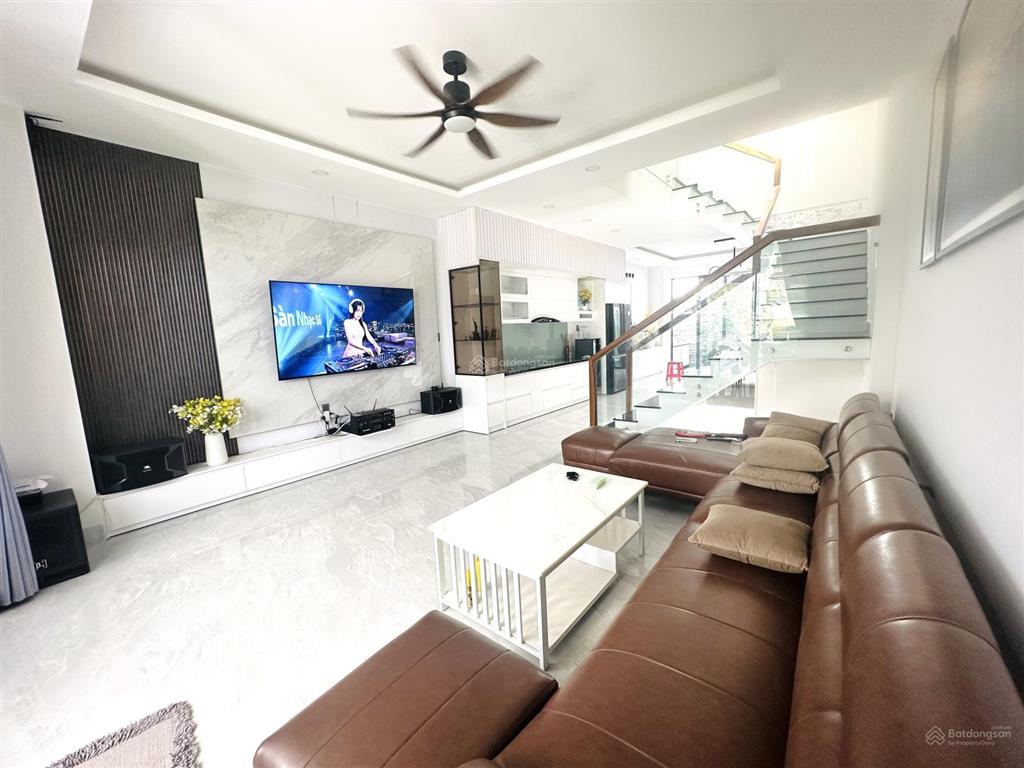 Cho thuê nhà gói 7 mỹ gia, nhà mới đối diện công viên giá 27tr/tháng 0906 462 ***