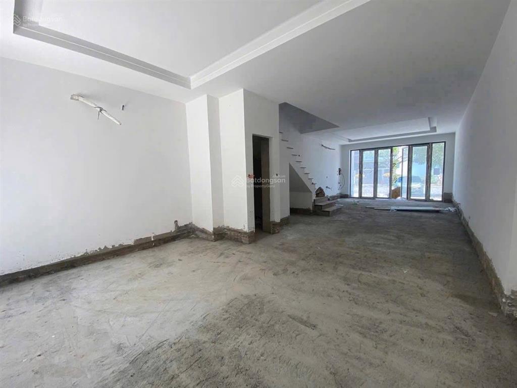 Nhà thô shophouse gói 8 đường 18m bán nhanh 7,3 tỷ.  0906 462 ***