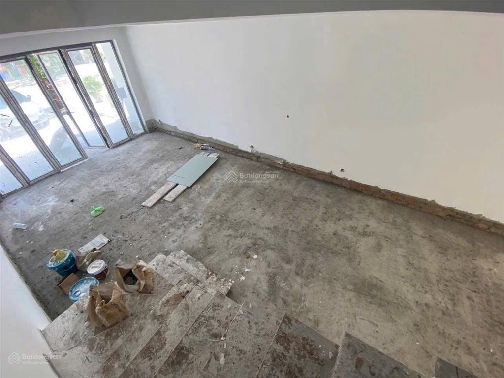 Nhà thô shophouse gói 8 đường 18m bán nhanh 7,3 tỷ.  0906 462 ***
