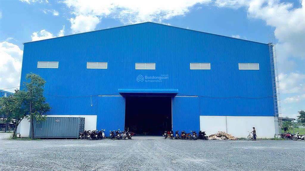 Cho thuê kho tại long an mới xây  diện tích 5.000m2 đầy đủ pccc, điện 3pha. giá thuê 60.000đ/m2/th