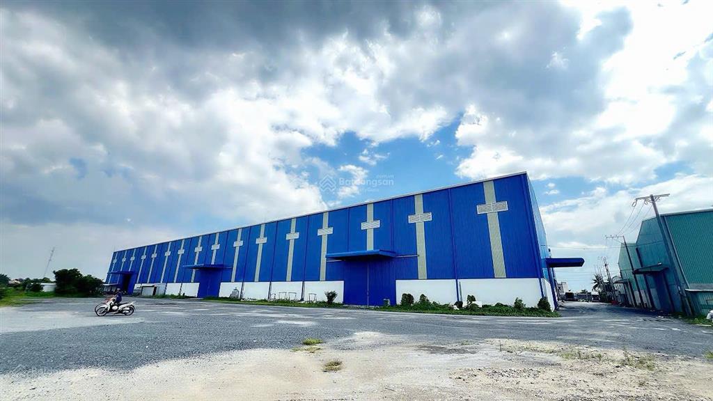 Cho thuê kho tại long an mới xây  diện tích 5.000m2 đầy đủ pccc, điện 3pha. giá thuê 60.000đ/m2/th