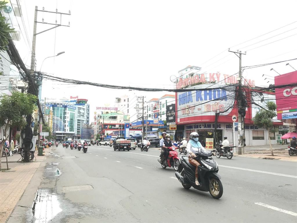 Cho thuê mặt bằng trần hưng đạo, long xuyên. mặt tiền 10m ngay ngã tư đèn 4 ngọn