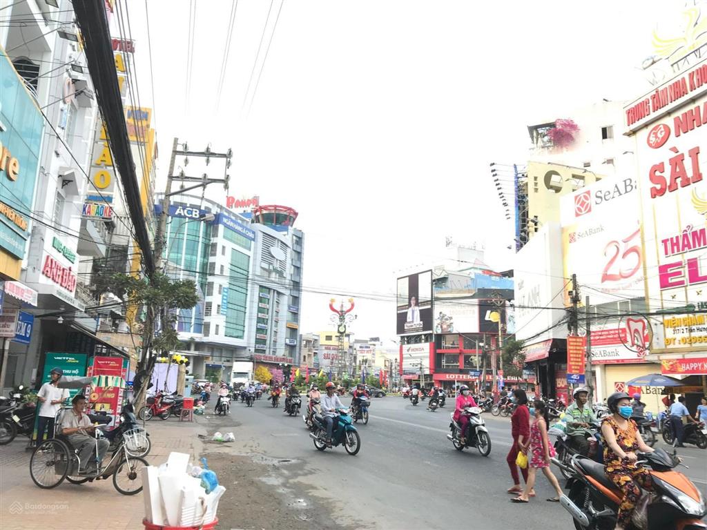 Cho thuê mặt bằng trần hưng đạo, long xuyên. mặt tiền 10m ngay ngã tư đèn 4 ngọn