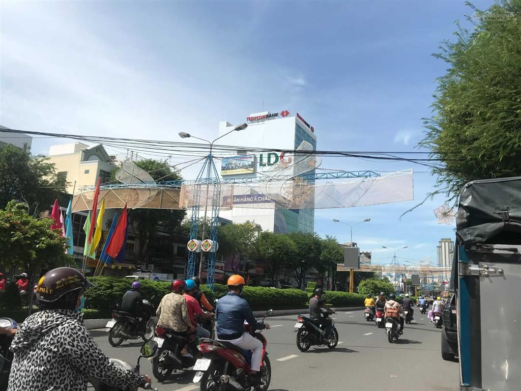 Cho thuê mặt bằng góc đại lộ hòa bình, mặt tiền 28m tổng hơn 1.000m2. siêu phẩm thị trên thị trường