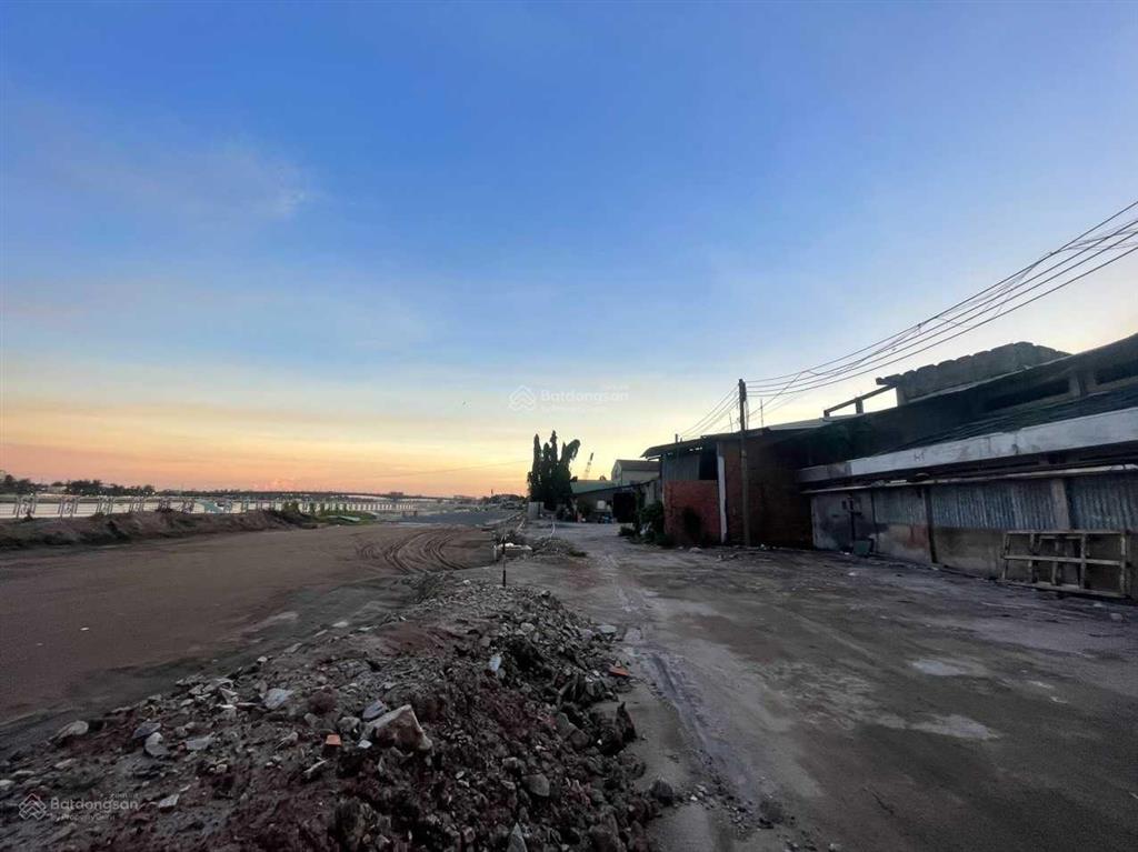 Cho thuê đất thương mại tại thành phố cần thơ. diện tích 8.000m2 đất tmd đường 30/4 mặt tiền 30m