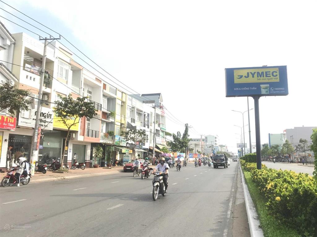 Cho thuê tòa nhà 1 hầm 3 tầng nổi tổng diện tích 4.800m2 tiêu chuẩn mall ngay trung tâm tpct