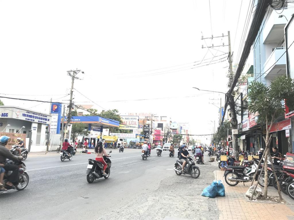 Cho thuê nhà góc 2 mặt tiền đường trần hưng đạo tại trung tâm quận ninh kiều, cần thơ