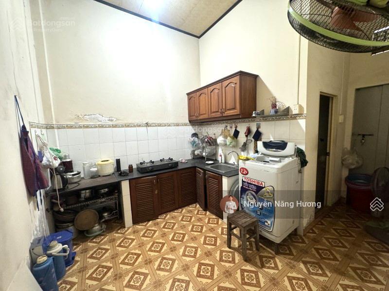 Nhà đẹp xây mới hầm 6 tầng ngay võ văn ngân  dt 160m2 (5.7 x 30m) full thổ cư, không lộ giới