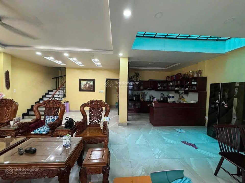Ngộp ngân hàng gấp bán nhà 4 tầng hxt đường 9 linh tây  ngang 8m cực kỳ đẹp  giá tốt đầu tư