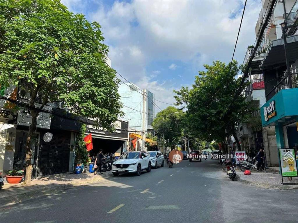 Nhà bình thọ đường thông xe tải  dt ngang 4.9 x 20m tiện xây mới cao tầng vị trí ngay ga thủ đức