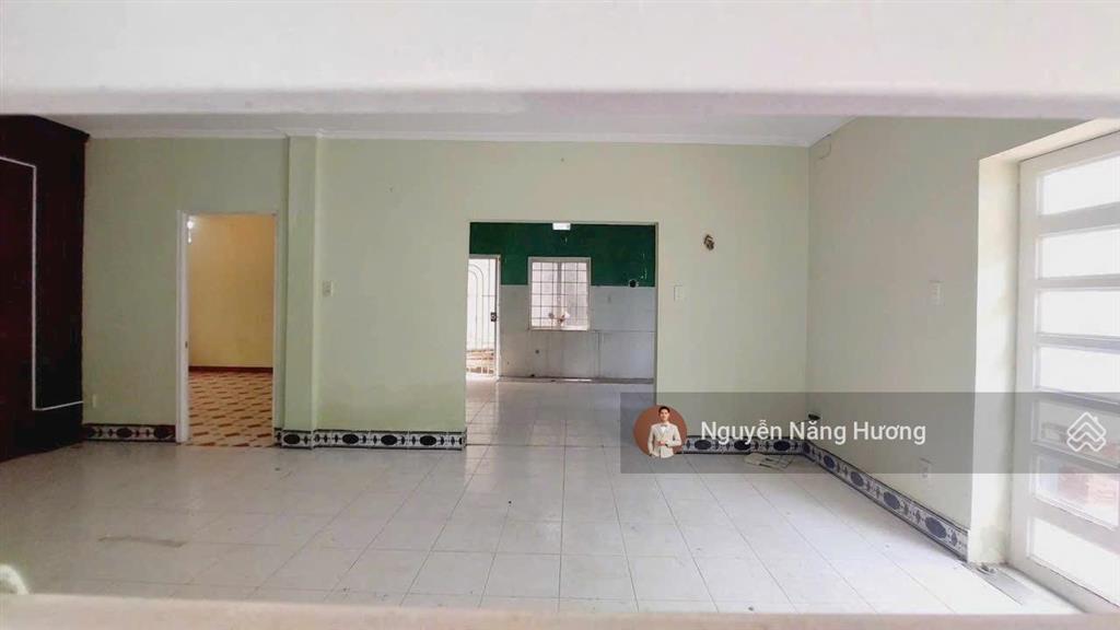 Nhà bình thọ đường thông xe tải  dt ngang 4.9 x 20m tiện xây mới cao tầng vị trí ngay ga thủ đức
