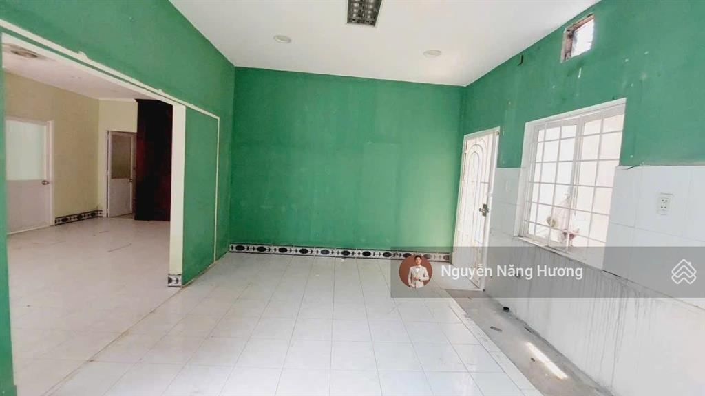 Nhà bình thọ đường thông xe tải  dt ngang 4.9 x 20m tiện xây mới cao tầng vị trí ngay ga thủ đức