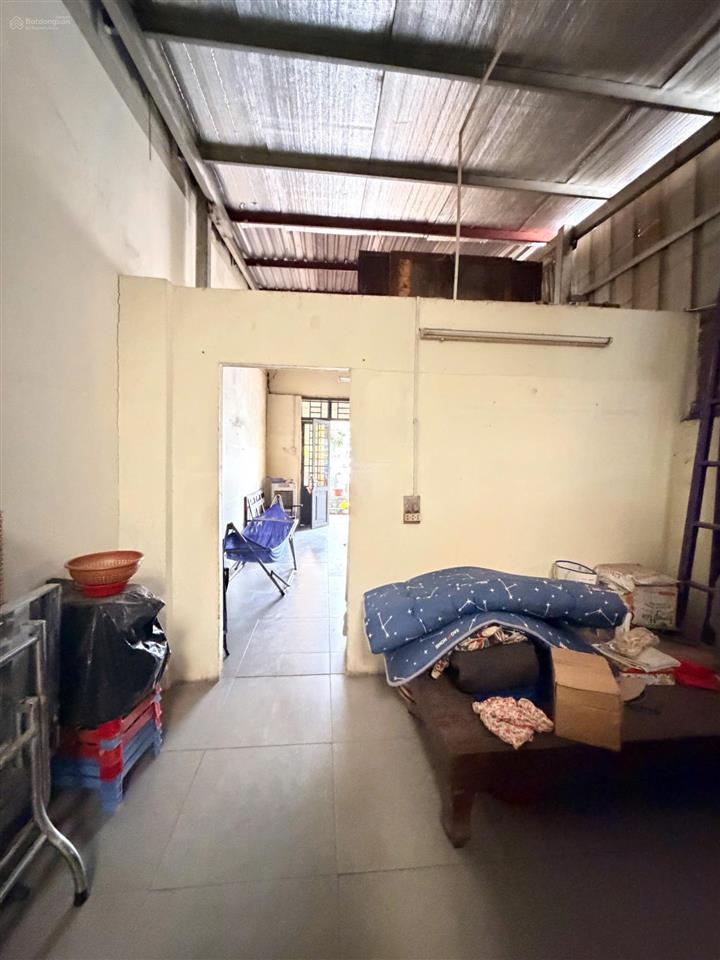 Hiếm  chỉ 4.5 tỷ nhà góc 2mt đường 12m ngay chợ thủ đức  dt 50m2 (3.7 x 15m) gpxd hầm 6 tầng