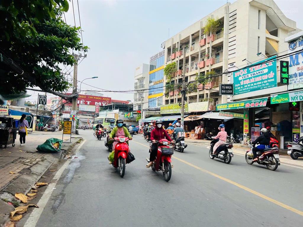 Hiếm  chỉ 4.5 tỷ nhà góc 2mt đường 12m ngay chợ thủ đức  dt 50m2 (3.7 x 15m) gpxd hầm 6 tầng