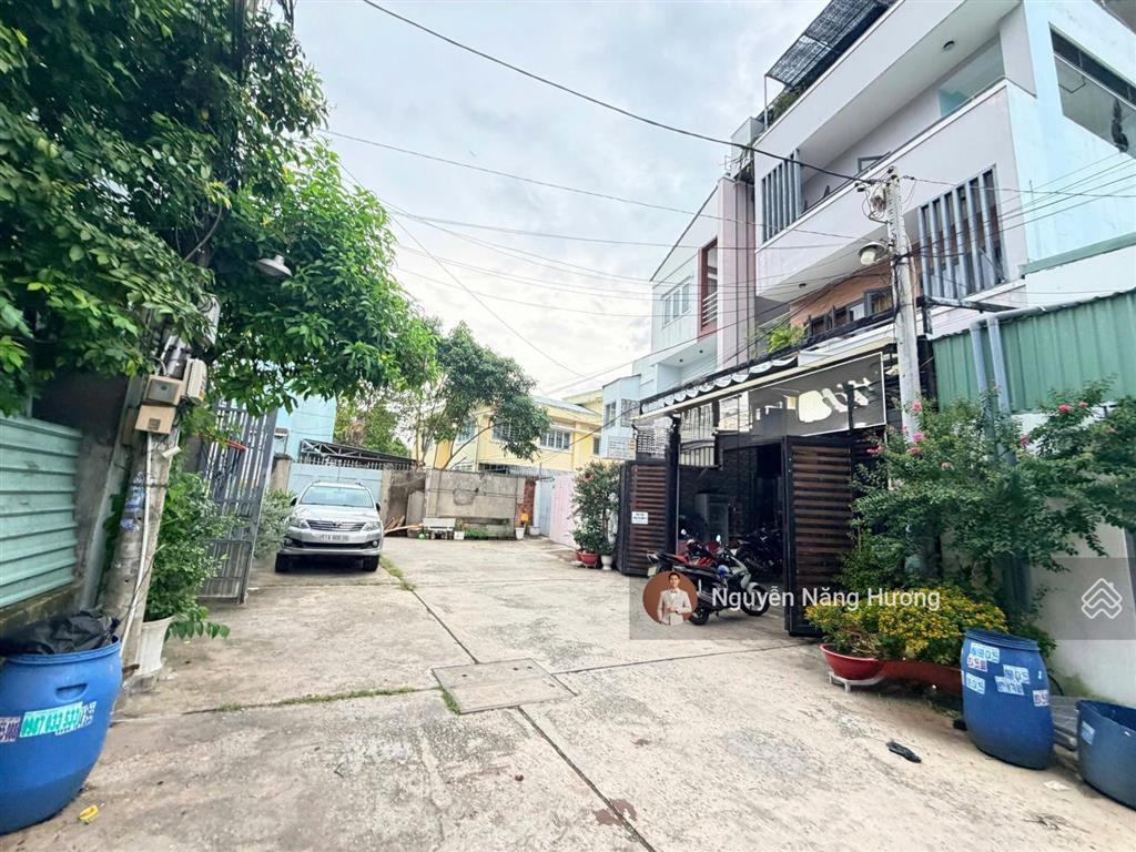 Đầu tư  nhà 3 tầng mặt tiền đường 8m ngay đại học ngân hàng  dt 240m2 (11 x 23m) không lộ giới