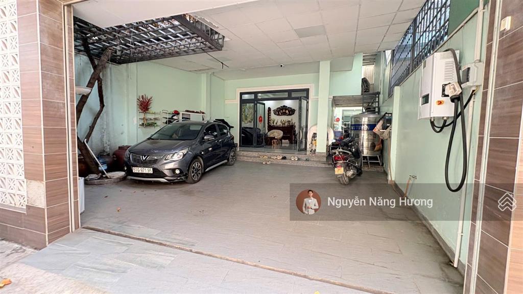 Đầu tư  nhà 3 tầng mặt tiền đường 8m ngay đại học ngân hàng  dt 240m2 (11 x 23m) không lộ giới