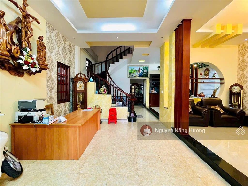 Nhà mặt tiền trung tâm bình thọ  ngang 8.8 x 20m, 186m2  kết cấu 3 tầng kiên cố chỉ 18 tỷ