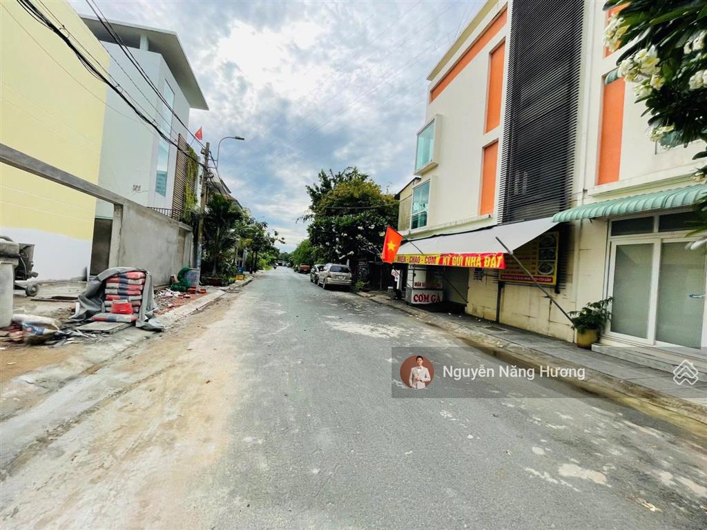 Hot chỉ hơn 9 tỷ  nhà 2 tầng ngay ga metro bình thái  dt 110m2 (ngang 5 x 22m) vuông đẹp full thổ