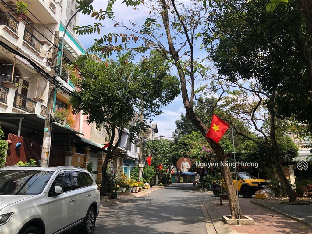 Hot chỉ hơn 9 tỷ  nhà 2 tầng ngay ga metro bình thái  dt 110m2 (ngang 5 x 22m) vuông đẹp full thổ