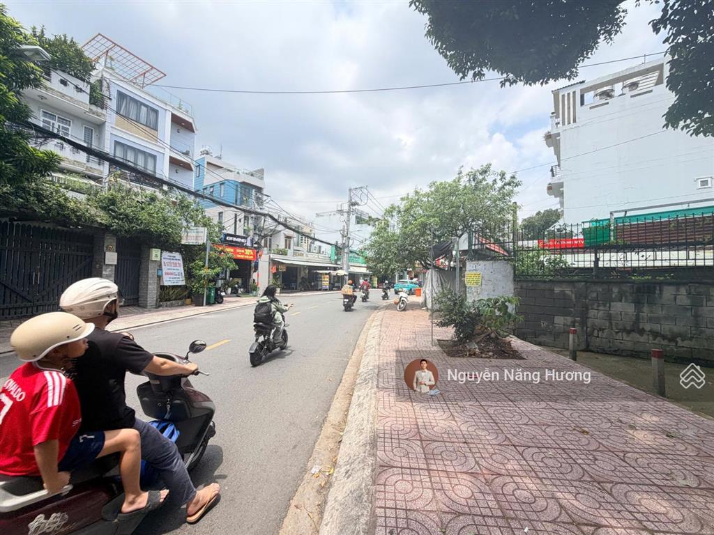 Hàng đầu tư  nhỉnh 70 tr/m2 nhà c4 đẹp sát mặt tiền hoàng diệu 2  ngang bề thế 6m * 22m full thổ