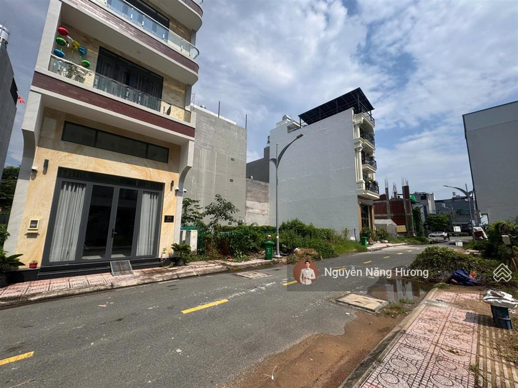 Đất khu tài chính quốc tế thủ thiêm 1.8ha bình khánh  lô góc  ngang 5m * 14m xd hầm + 5 tầng