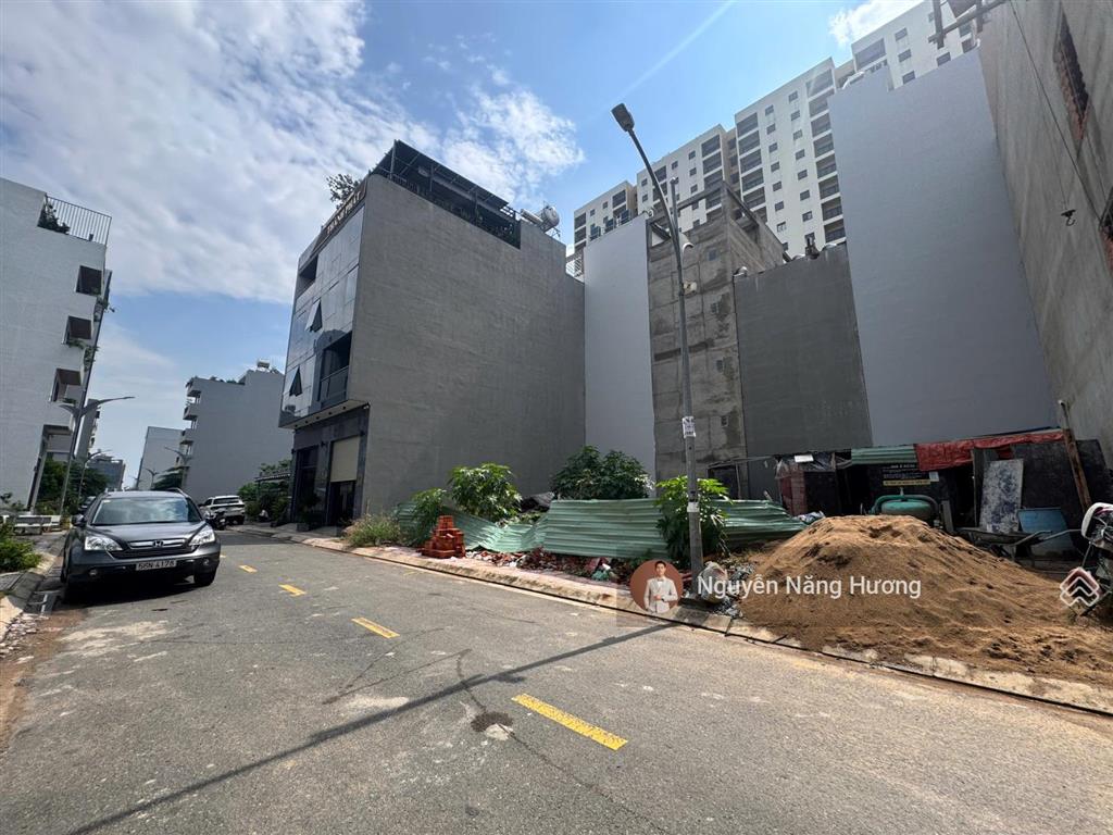 Đất khu tài chính quốc tế thủ thiêm 1.8ha bình khánh  lô góc  ngang 5m * 14m xd hầm + 5 tầng