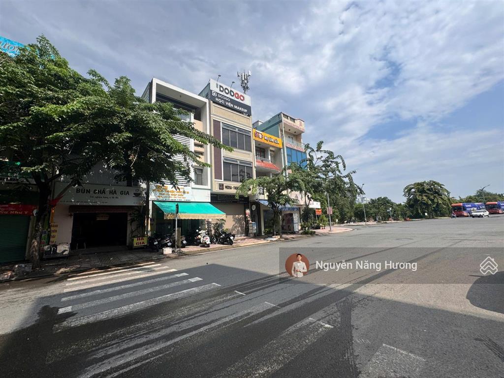 Lô góc 2mt khu kinh tế tài chính thủ thiêm  dt 70m2 ngang 5m * 14m gpxd hầm 5 tầng + mái che