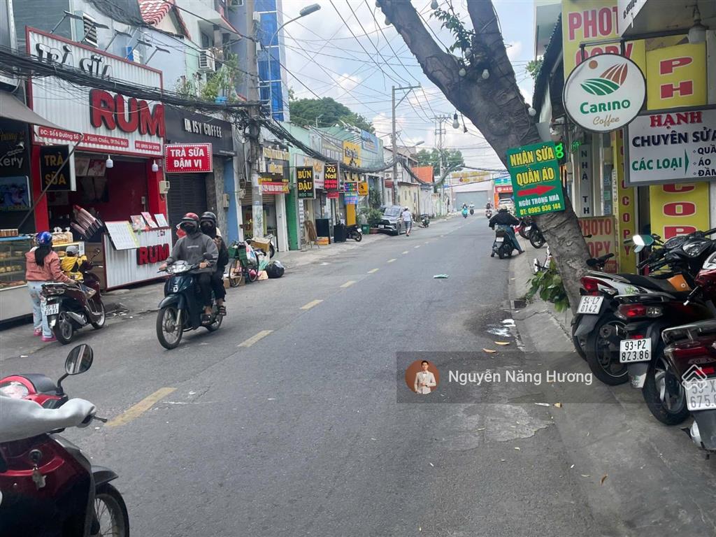 Chính chủ bán nhà mặt tiền đối diện đại học ngân hàng  diện tích ngang 5.2m dài 14.7m vuông đẹp