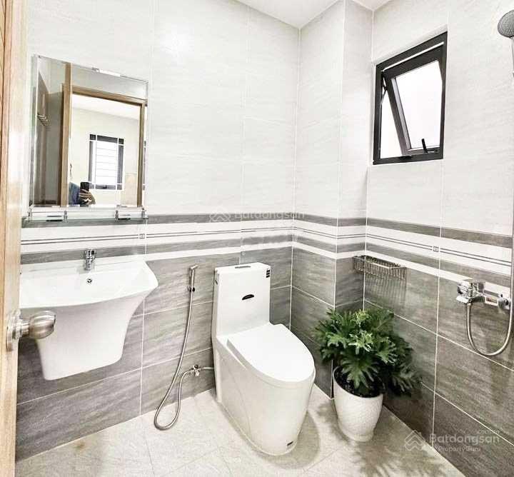 Ở ghép 4 bạn chung phòng. có vách ngăn riêng biệt. full nt, giá 1.2tr. tại trương định