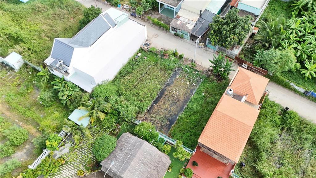 Tôi cần bán lô đất ở dt 5.5x20m  106m2  phí sau ubnd xã bình khánh, khu dân cư  giá 3.5 tỷ