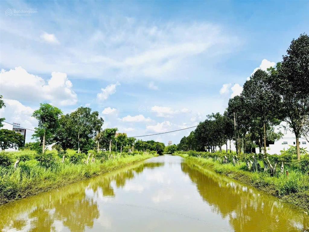 Duy nhất 1 lô nhà phố có sổ công ty, giá chỉ 55tr/m2 dt 126m2 alo em thúy 0937 075 ***