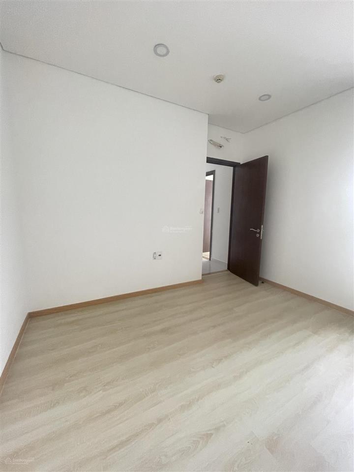 Bán gấp căn hộ 2pn hưng phát 2 silver star 75,2m2 chỉ 3.8tỷ có nội thất, có sổ hồng.  0902 534 ***