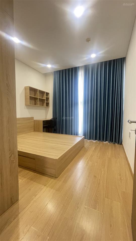 Bán gấp căn hộ 2pn hưng phát 2 silver star chỉ 3.5 tỷ có nội thất, có sổ hồng.  0902 534 ***