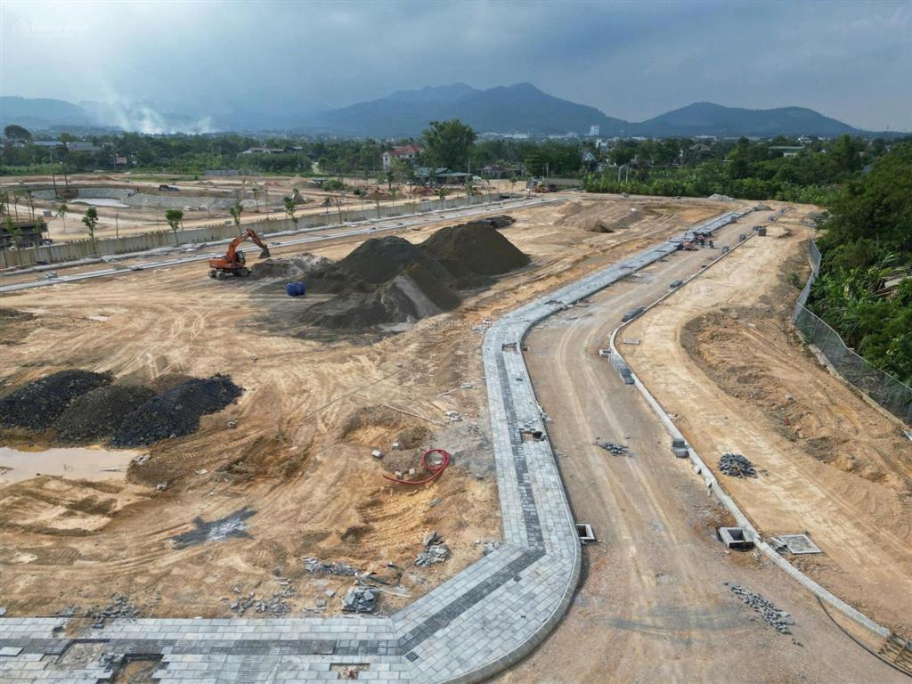 Biệt thự nghỉ dưỡng ven đô hà nội 176m2 giá chỉ 19,7 tr/m2, cạnh vành đai 5 sẵn sổ đỏ lâu dài