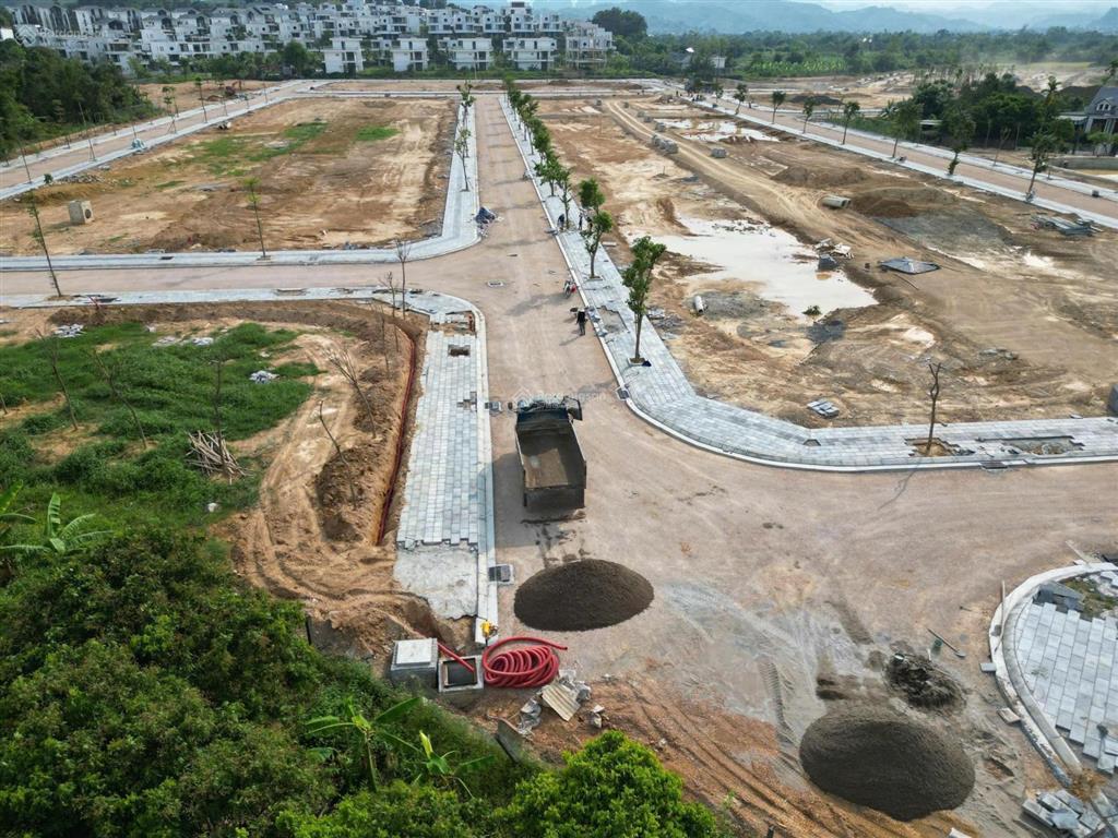 Biệt thự nghỉ dưỡng ven đô hà nội 176m2 giá chỉ 19,7 tr/m2, cạnh vành đai 5 sẵn sổ đỏ lâu dài