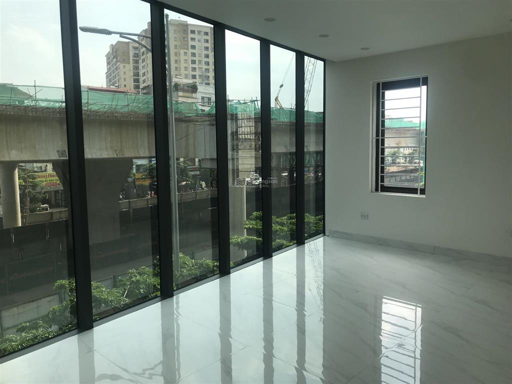 Cho thuê cửa hàng mặt phố đại la, 2 tầng thang máy, mặt tiền 9m