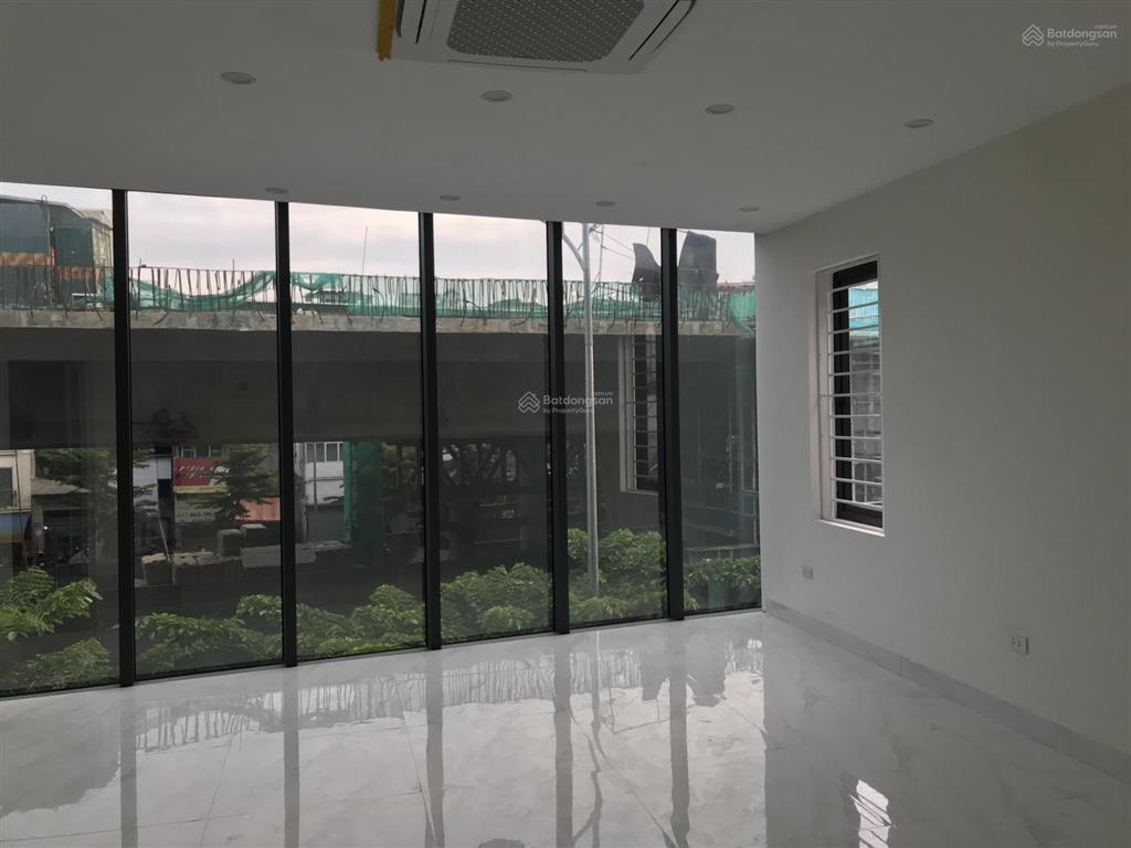 Cho thuê cửa hàng mặt phố đại la, 2 tầng thang máy, mặt tiền 9m