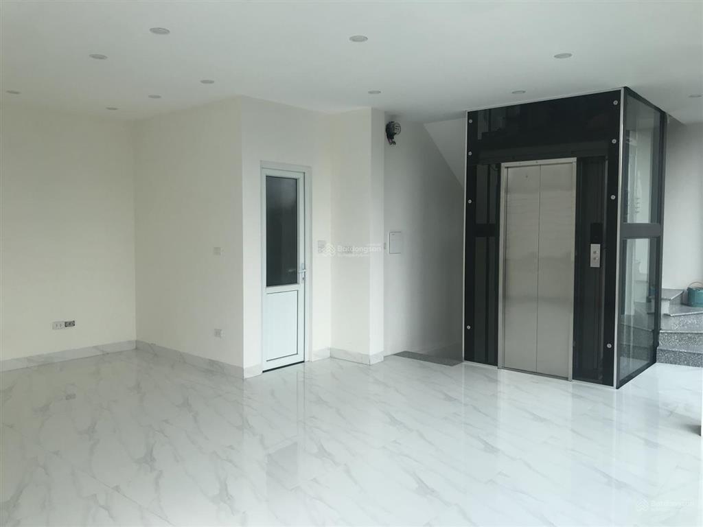 Cho thuê cửa hàng mặt phố đại la, 2 tầng thang máy, mặt tiền 9m