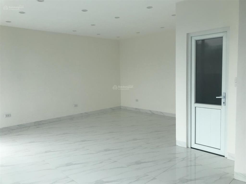 Cho thuê cửa hàng mặt phố đại la, 2 tầng thang máy, mặt tiền 9m