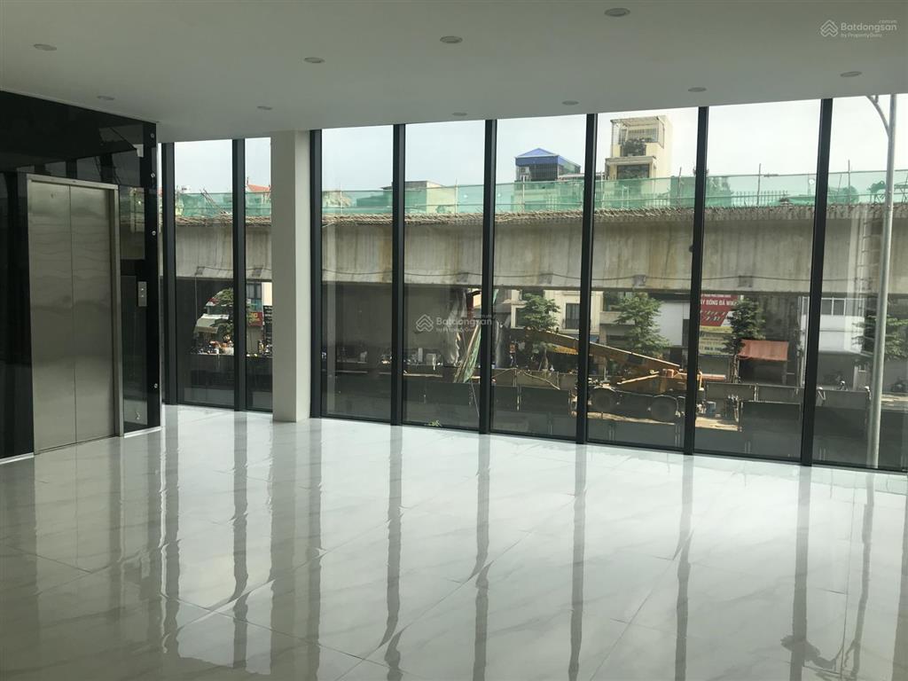 Cho thuê cửa hàng mặt phố đại la, 2 tầng thang máy, mặt tiền 9m