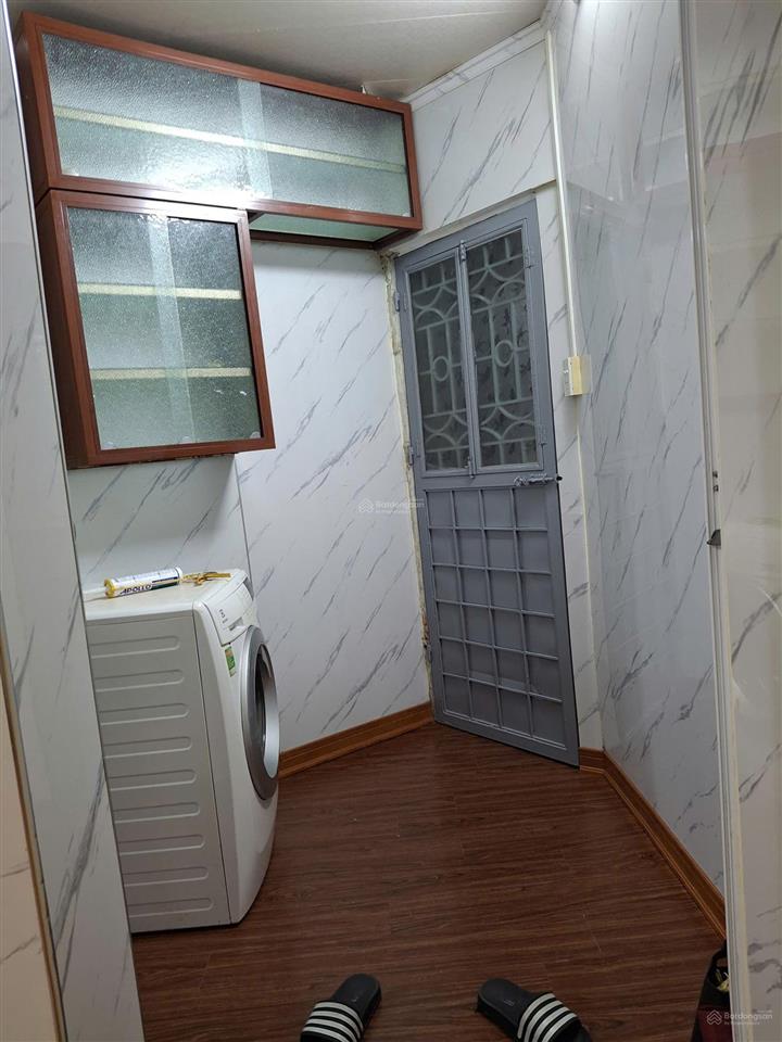 Bán căn hộ tập thể a10 nghĩa tân, 65m2 nhà đẹp 2 phòng ngủ, vs khép kín view sân chơi 3tỷ350