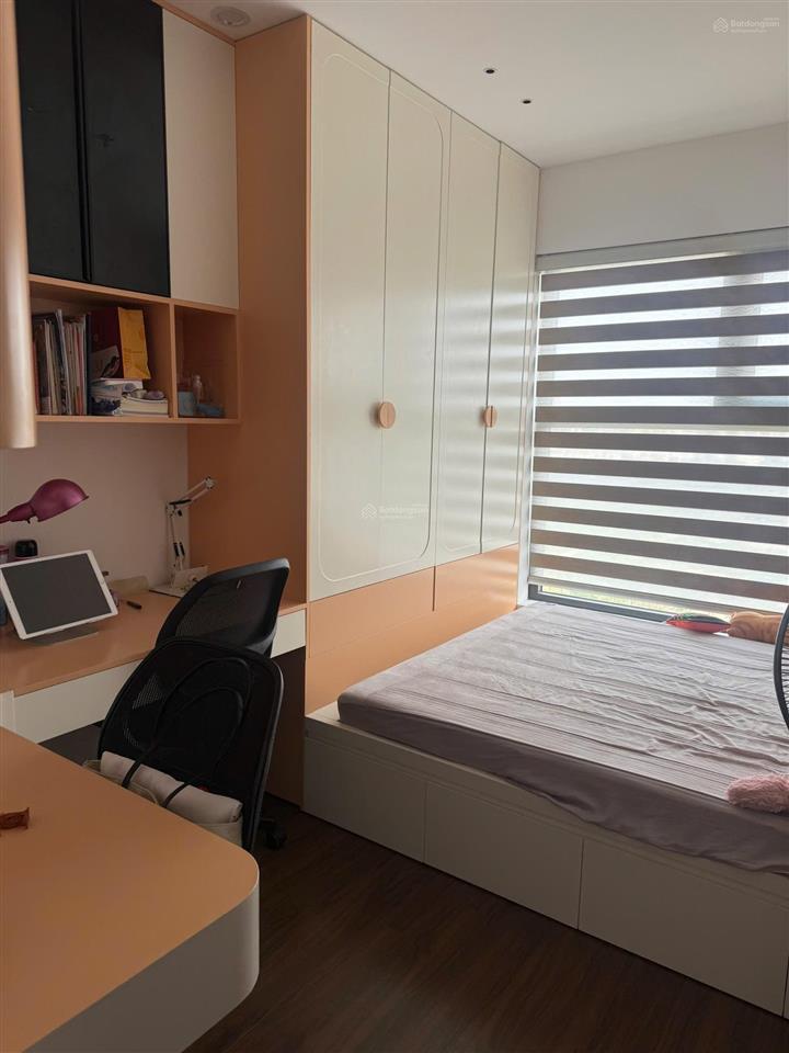 Chính chủ cần bán căn hộ 105m2 view công viên hồ quận uỷ long biên. full nội thất cao cấp
