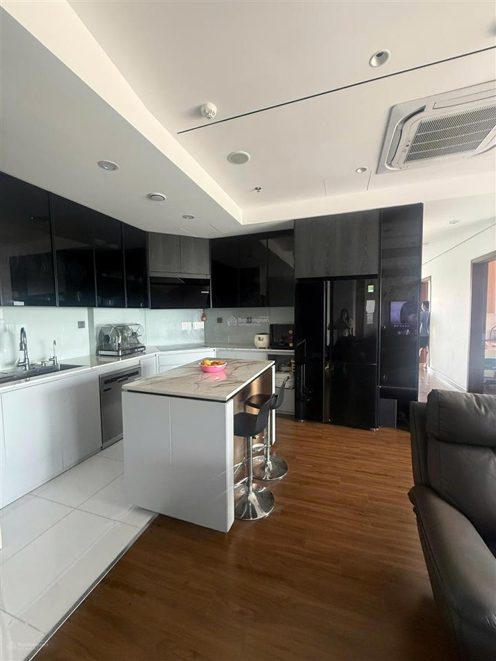 Chính chủ cần bán căn hộ 105m2 view công viên hồ quận uỷ long biên. full nội thất cao cấp