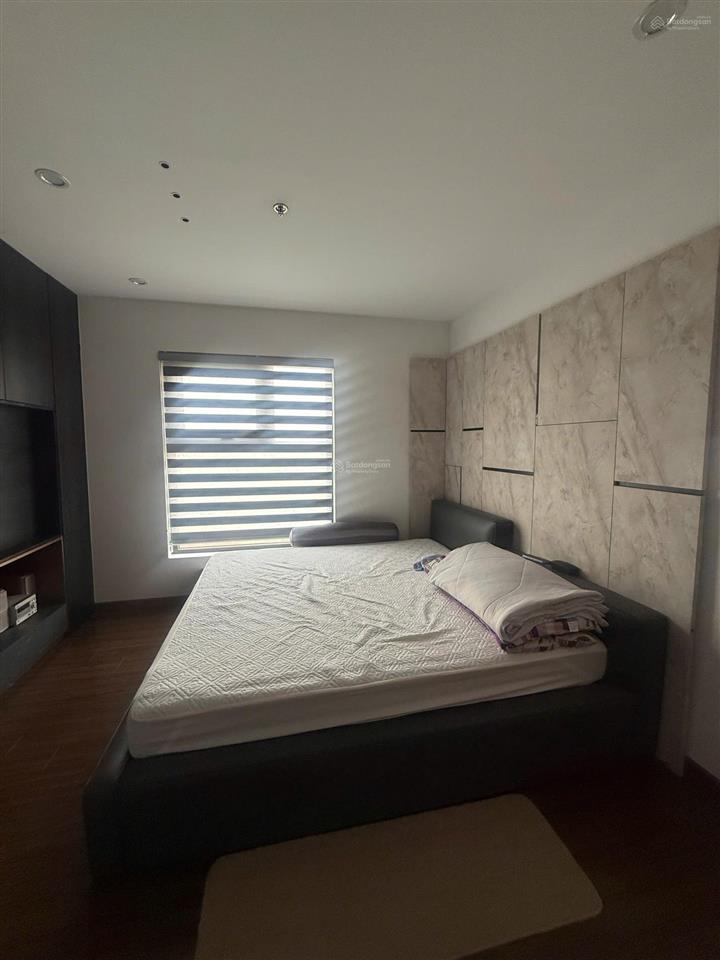 Chính chủ cần bán căn hộ 105m2 view công viên hồ quận uỷ long biên. full nội thất cao cấp