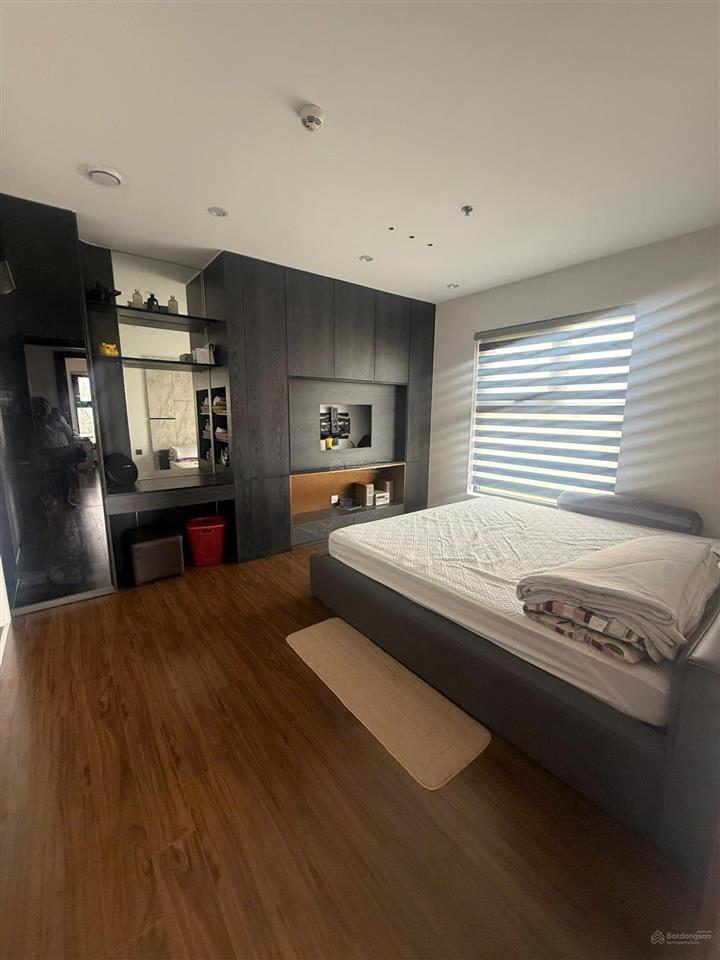 Chính chủ cần bán căn hộ 105m2 view công viên hồ quận uỷ long biên. full nội thất cao cấp