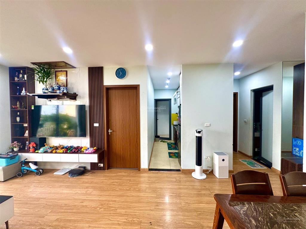 Giảm giá 500tr, chính chủ cần bán căn 3pn sát vinhomes riverside, full đồ.  ngay