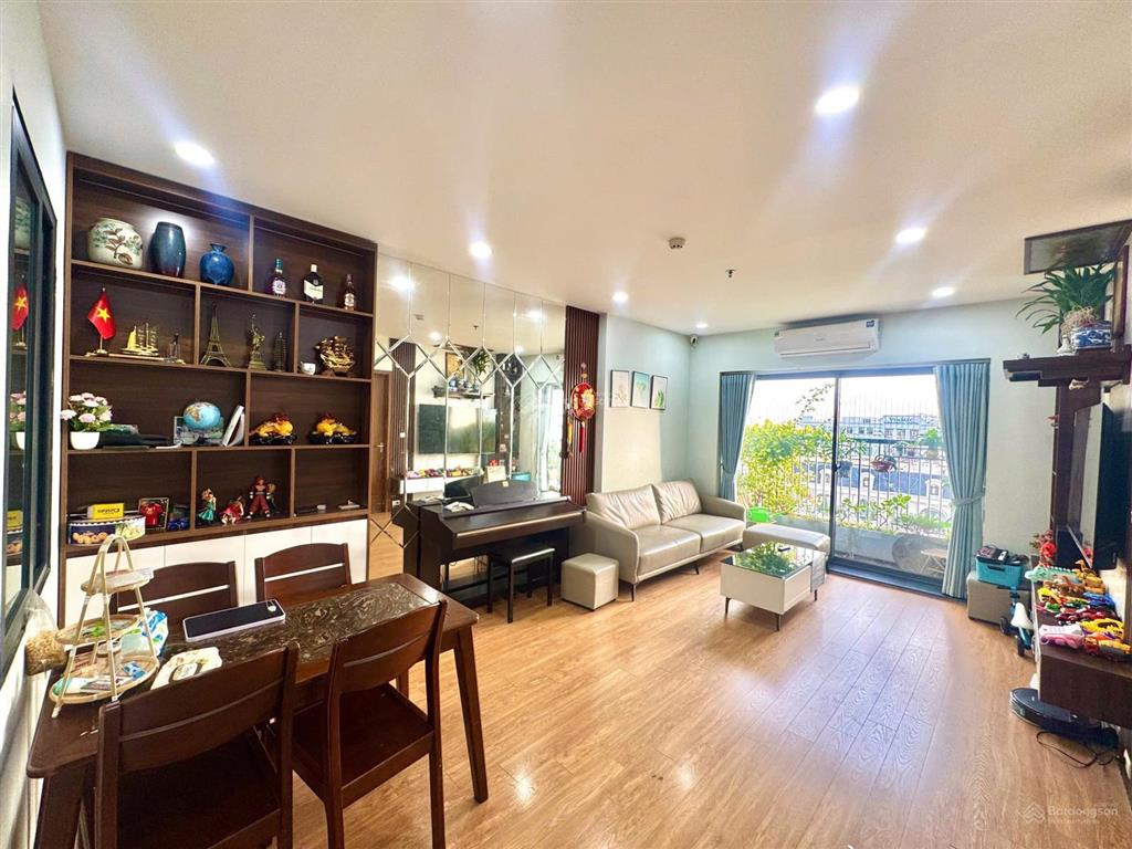 Giảm giá 500tr, chính chủ cần bán căn 3pn sát vinhomes riverside, full đồ.  ngay