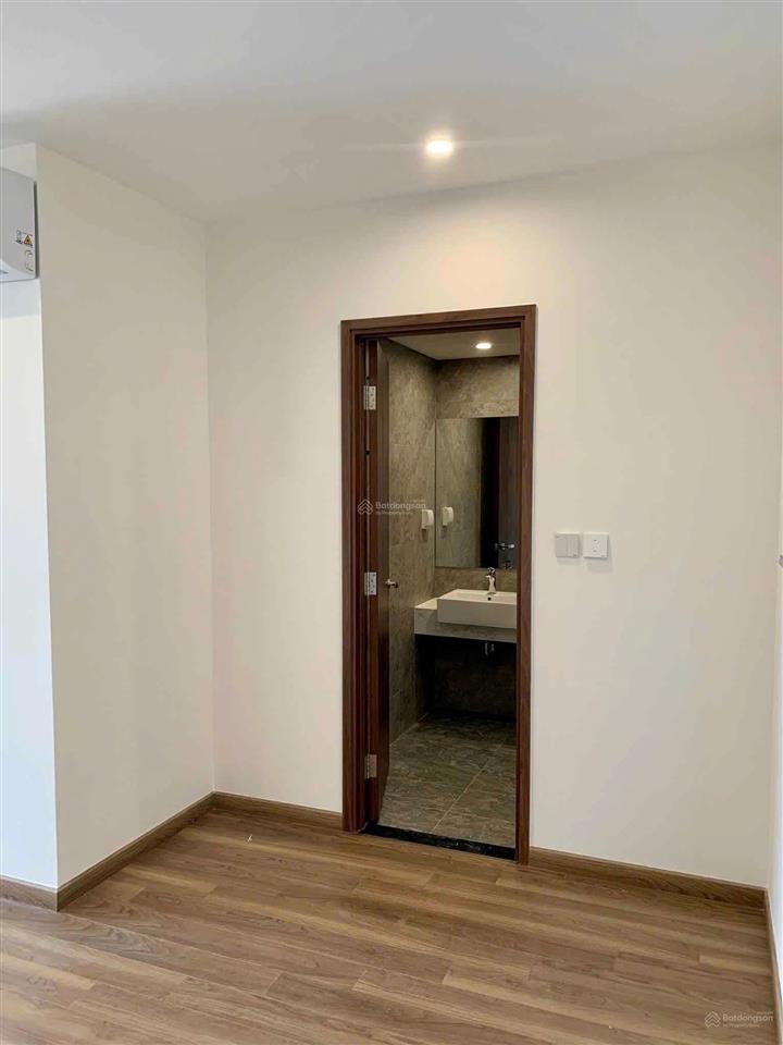 Chính chủ cho thuê studio zr1  nội thất cơ bản. giá chỉ 6tr/th bao phí dv