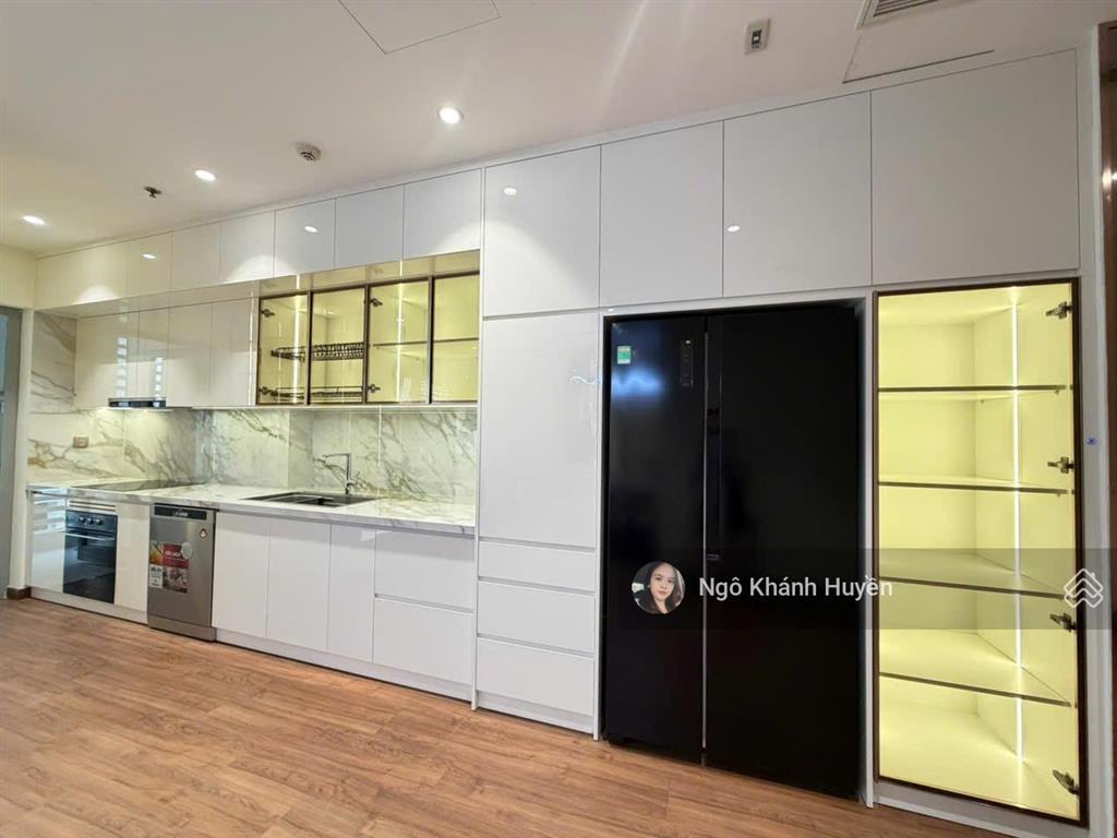 Siêu phẩm 3 phòng ngủ vinhomes  115m2 nội thất sang trọng, đã có sổ hồng